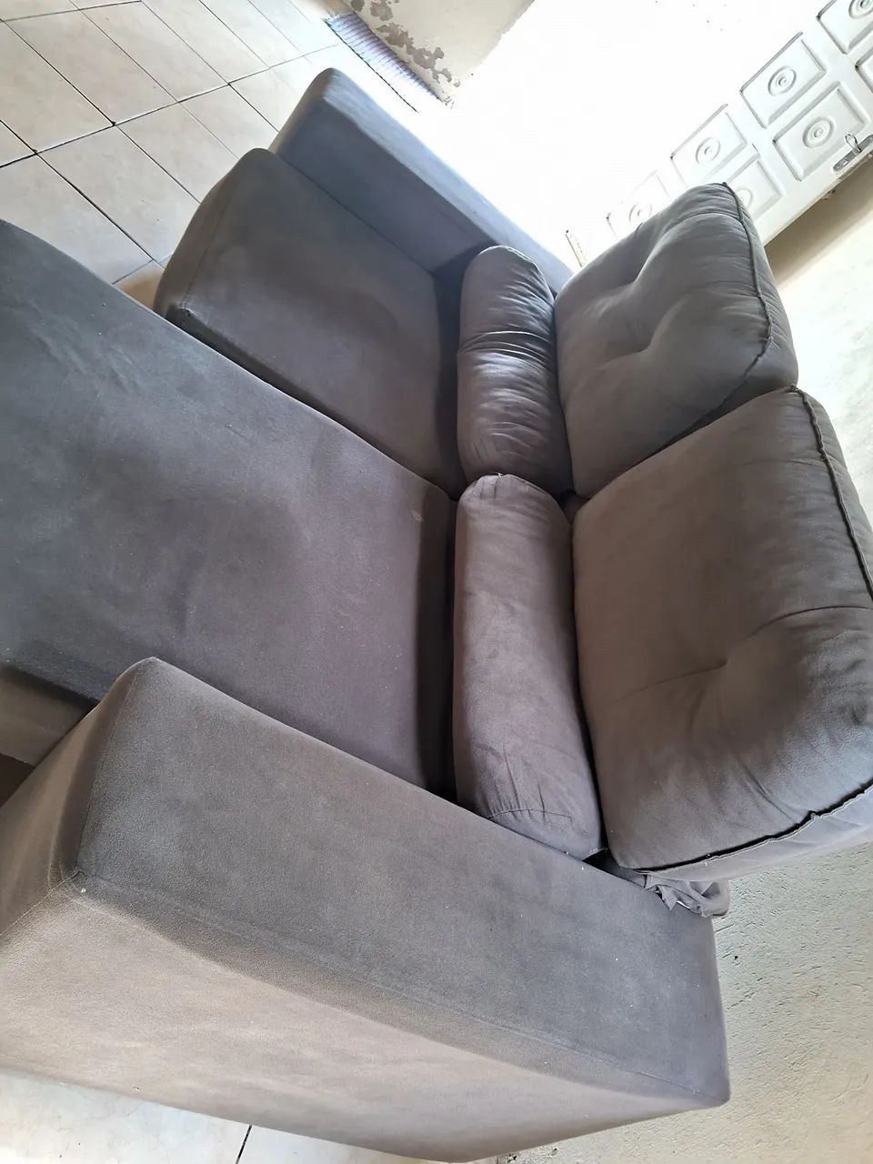 Sofá 2 Lugares Retrátil - Cinza Escuro, Muito Conservado - Foto 3