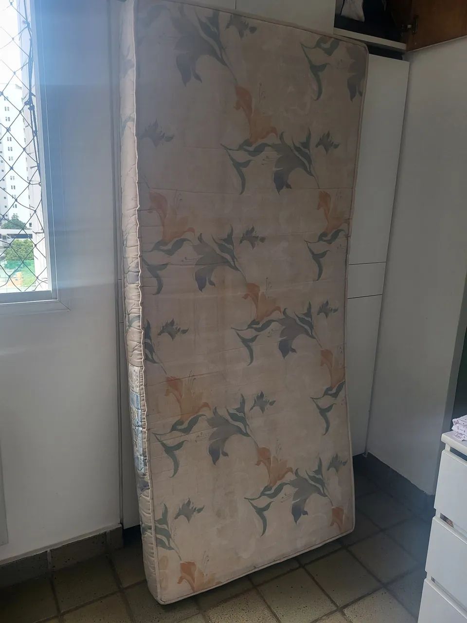 Mesa de cabeceira, coxão solteiro. - Foto 3