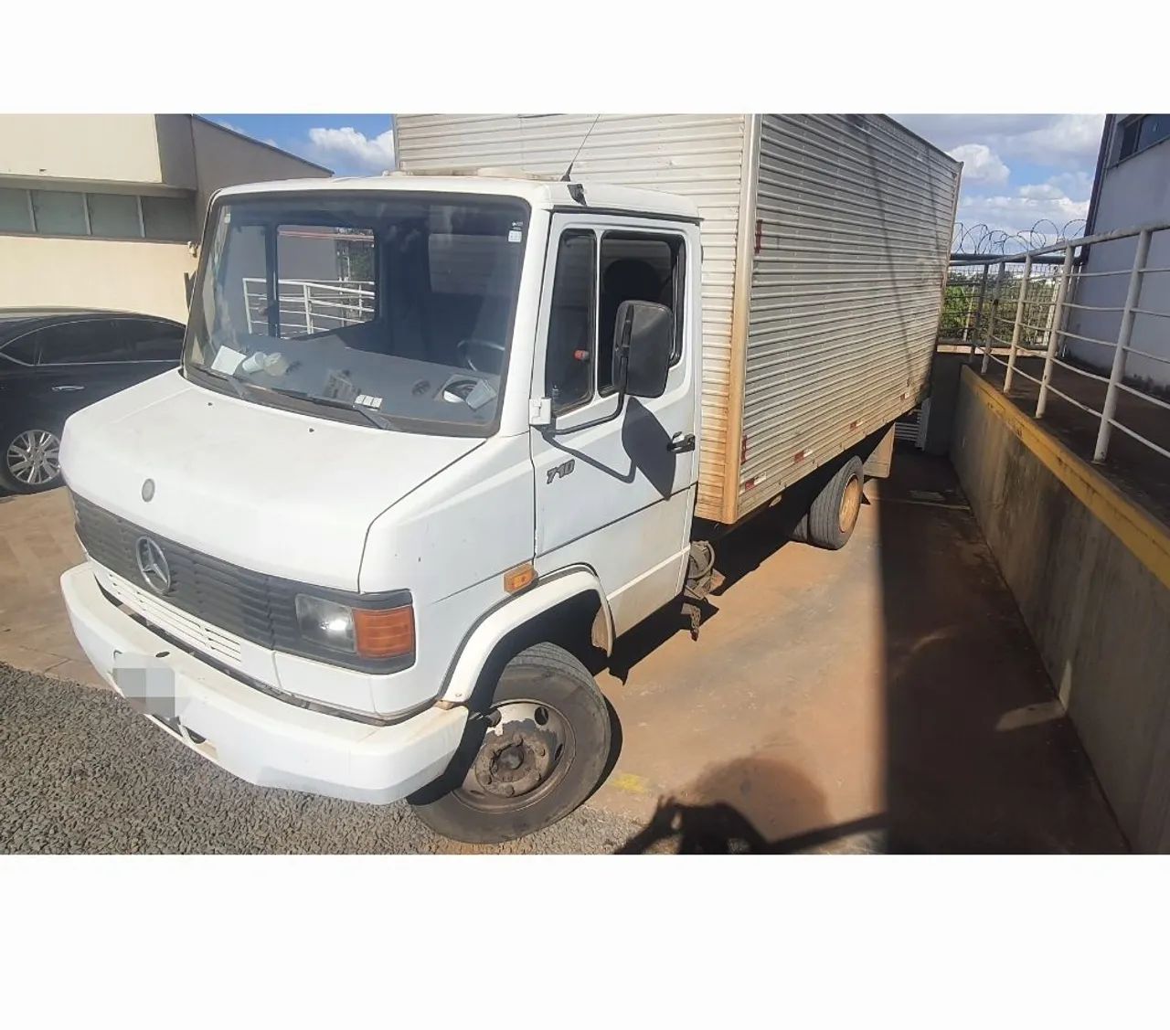 Mercedes 710 2009 Baú  - Foto 2
