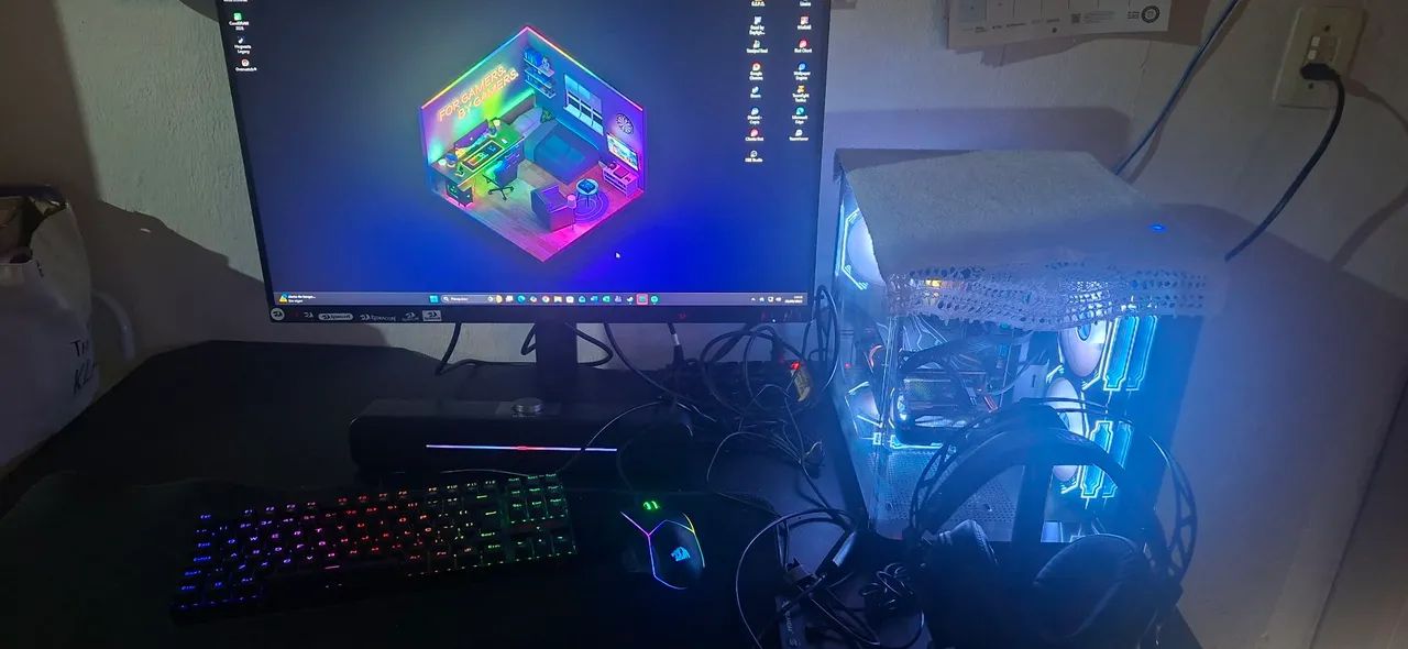 PC gamer com periféricos
