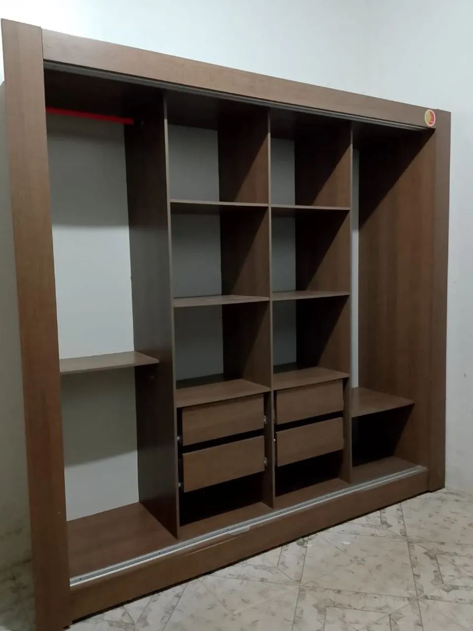 Vendo guarda-roupa no valor de 750 reais com entrega e montagem  - Foto 3