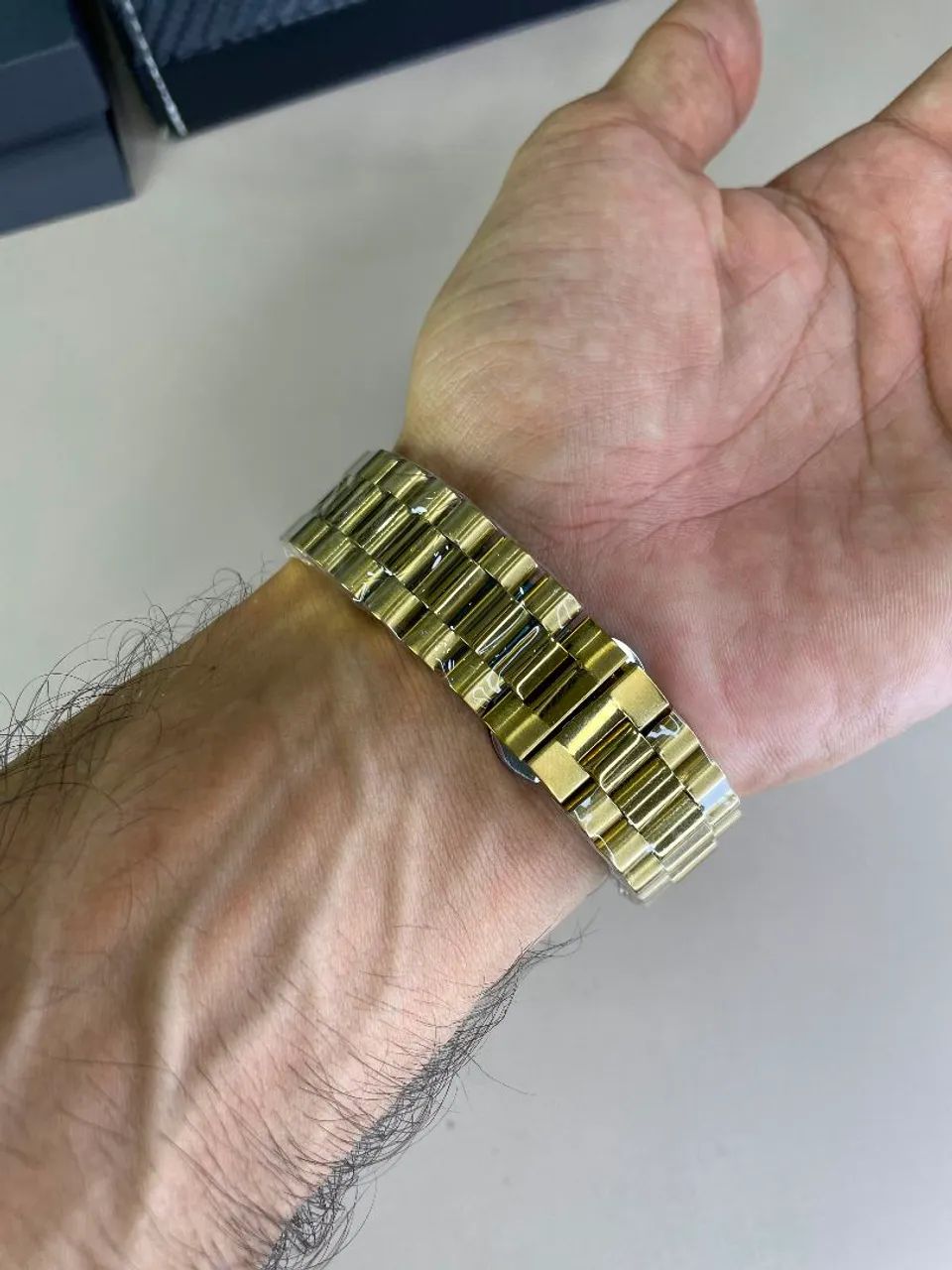Relógio Daydate Mobwol Dourado com fundo verde  - Foto 3