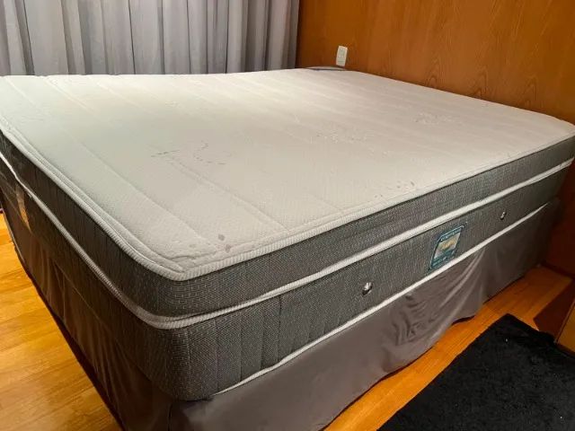 Colchão Ortobom Queen ( 1,58x1,98 cm) super conservado, Absolut Spring top touch!