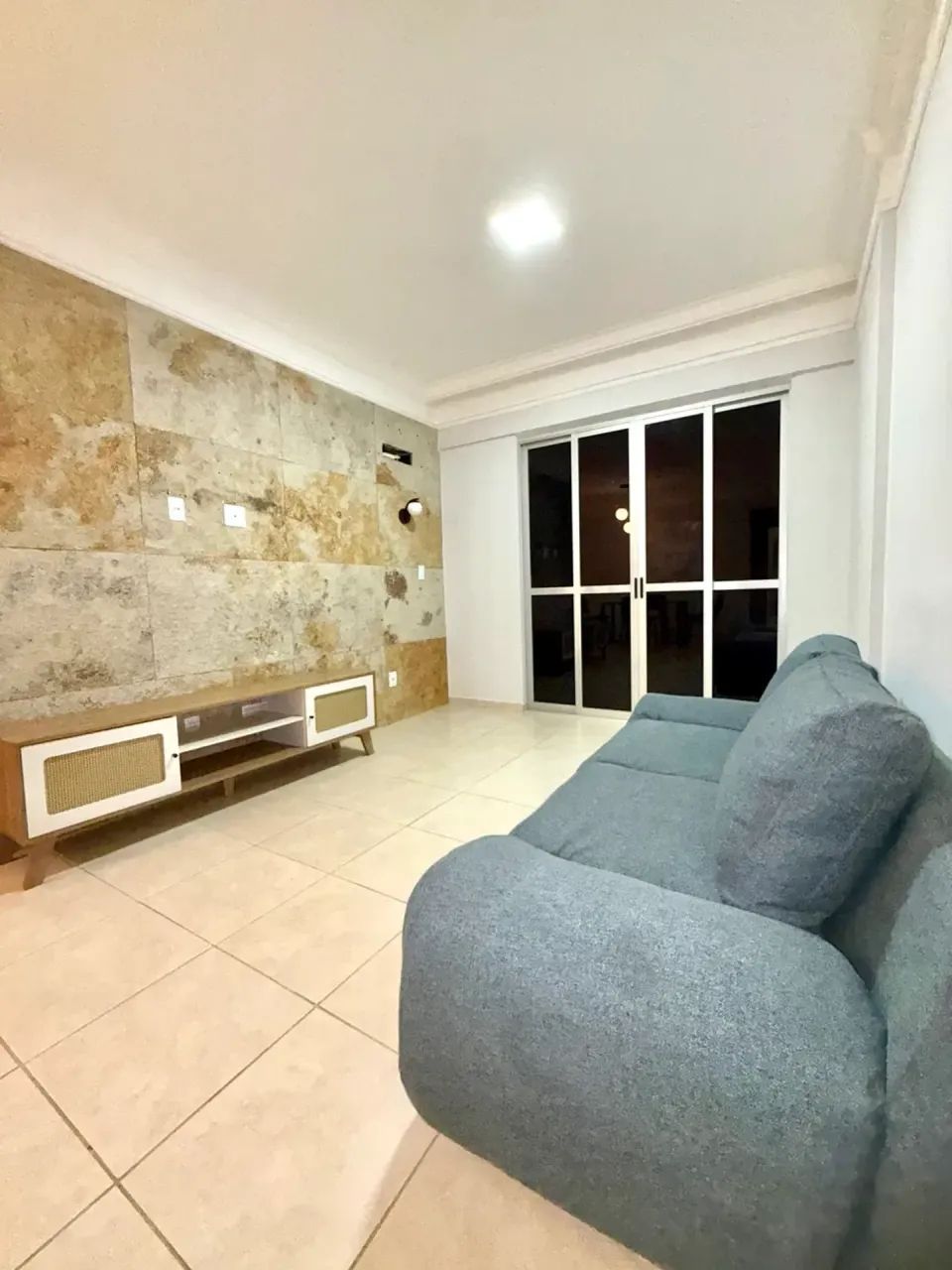 Apartamento semi mobiliado para aluguel com 3 quartos, sendo uma suite e 114m