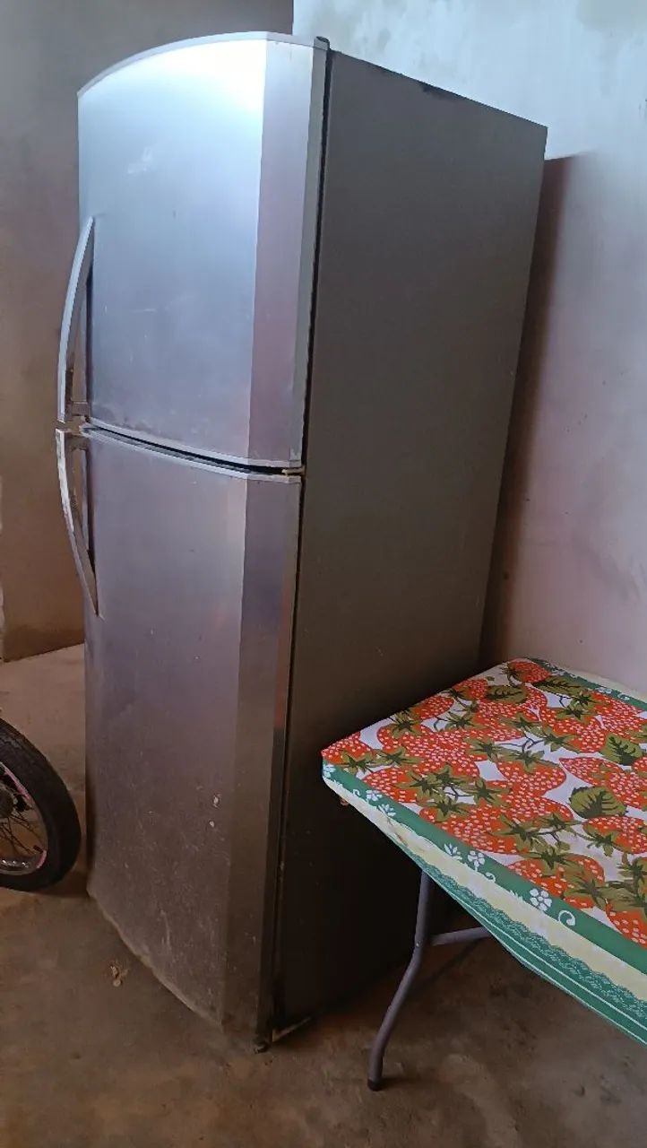 VENDO GELADEIRA com defeito - Foto 2
