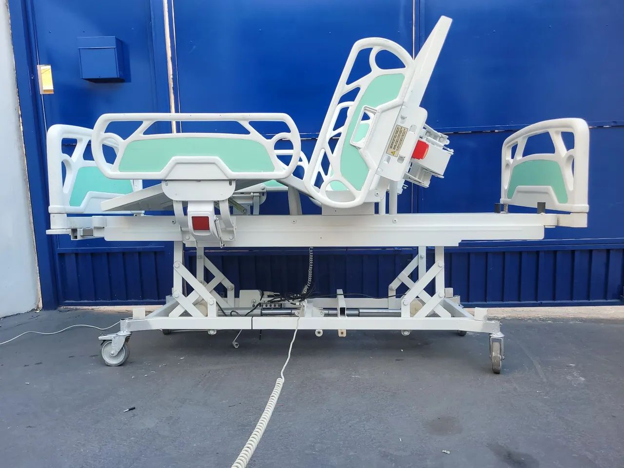 CAMA HOSPITALAR ELETRÔNICA COM 8 MOVIMENTOS 