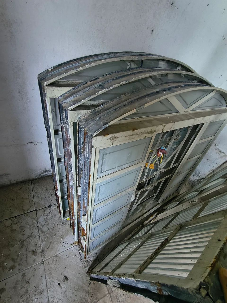 JANELAS E PORTAS FERRO E ALUMÍNIO 