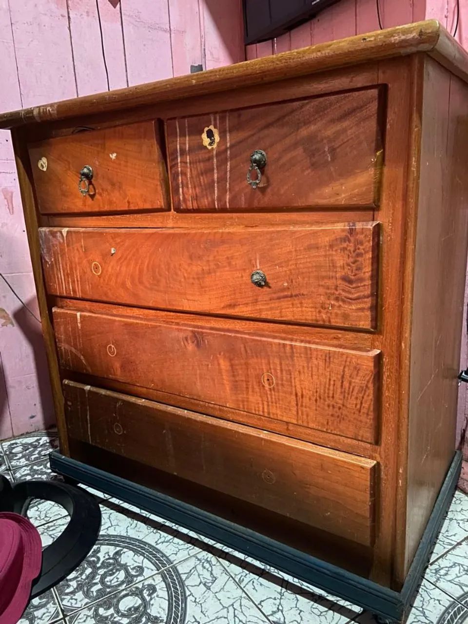 Vende-se essa cômoda de madeira 