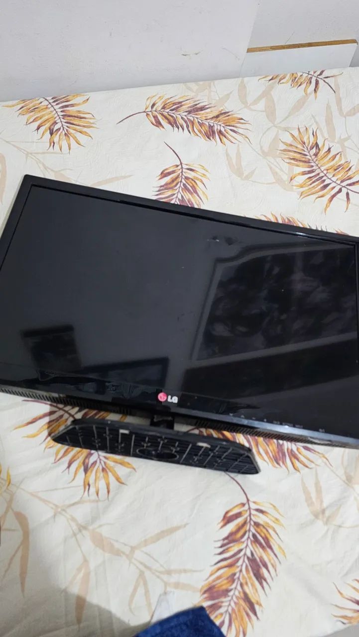 TV LG 24 polegadas tela danificada - Foto 4