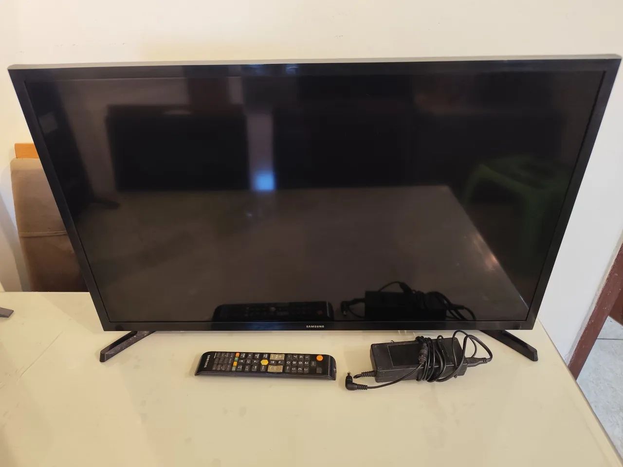 TV Samsung 32 Polegadas Smart<br>Vai com controle e Cabo AC<br>R$: 550,00