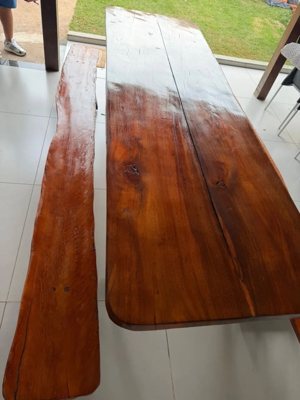 MESA MADEIRA MACIÇA COM BANCOS