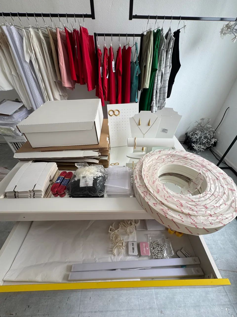 Estrutura + estoque para montar sua loja de roupas - Foto 4