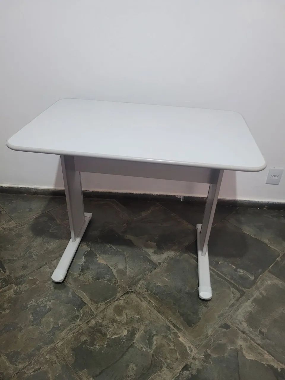 Vende se  escrivaninha