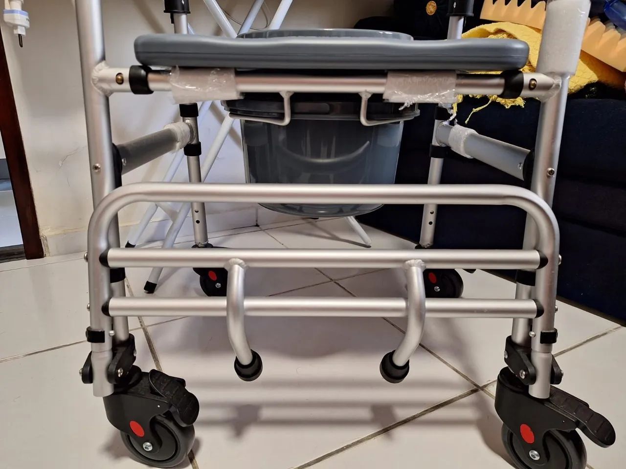 Cadeira para Banho DellaMed de alumínio - Foto 2
