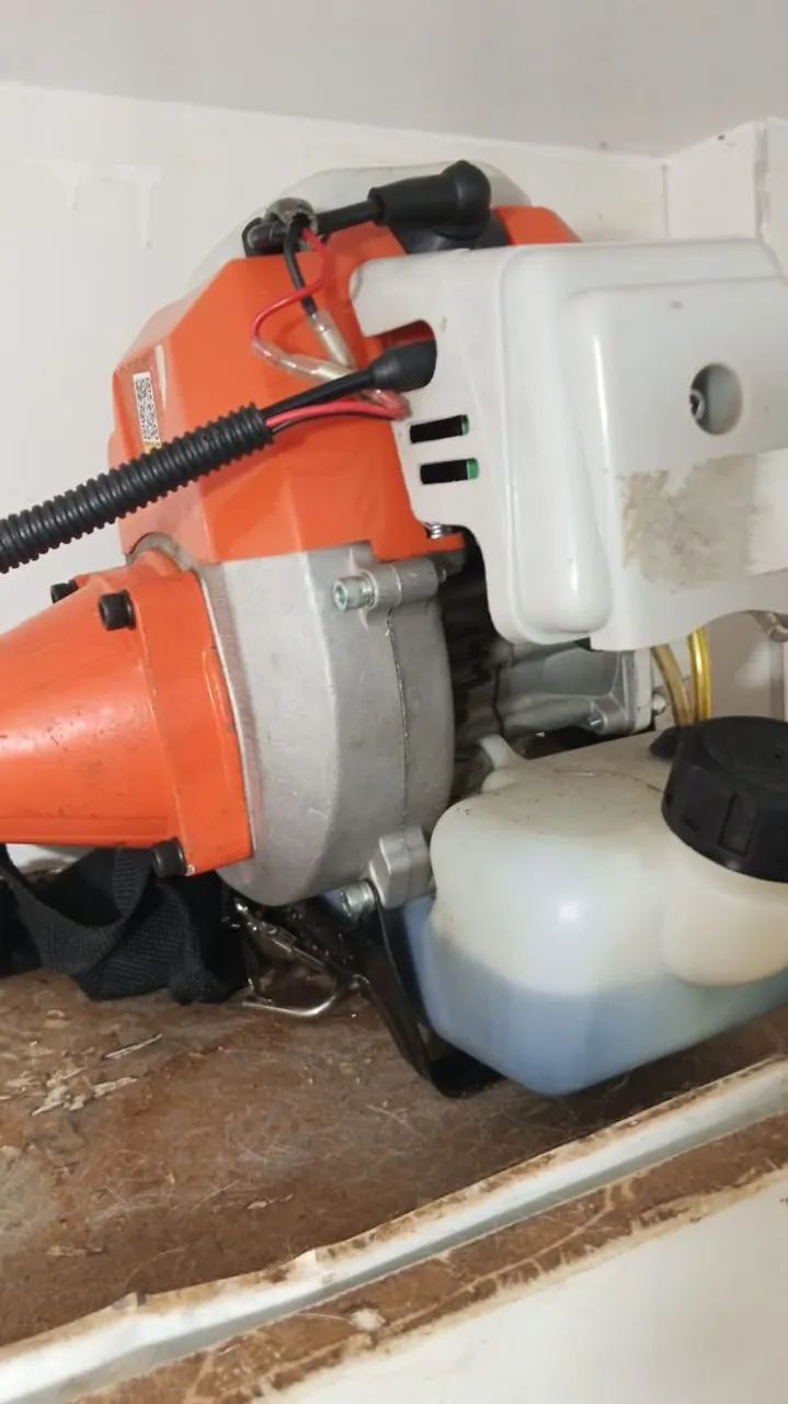 Vende se roçadeira novisma usado apenas uma vez - Foto 2