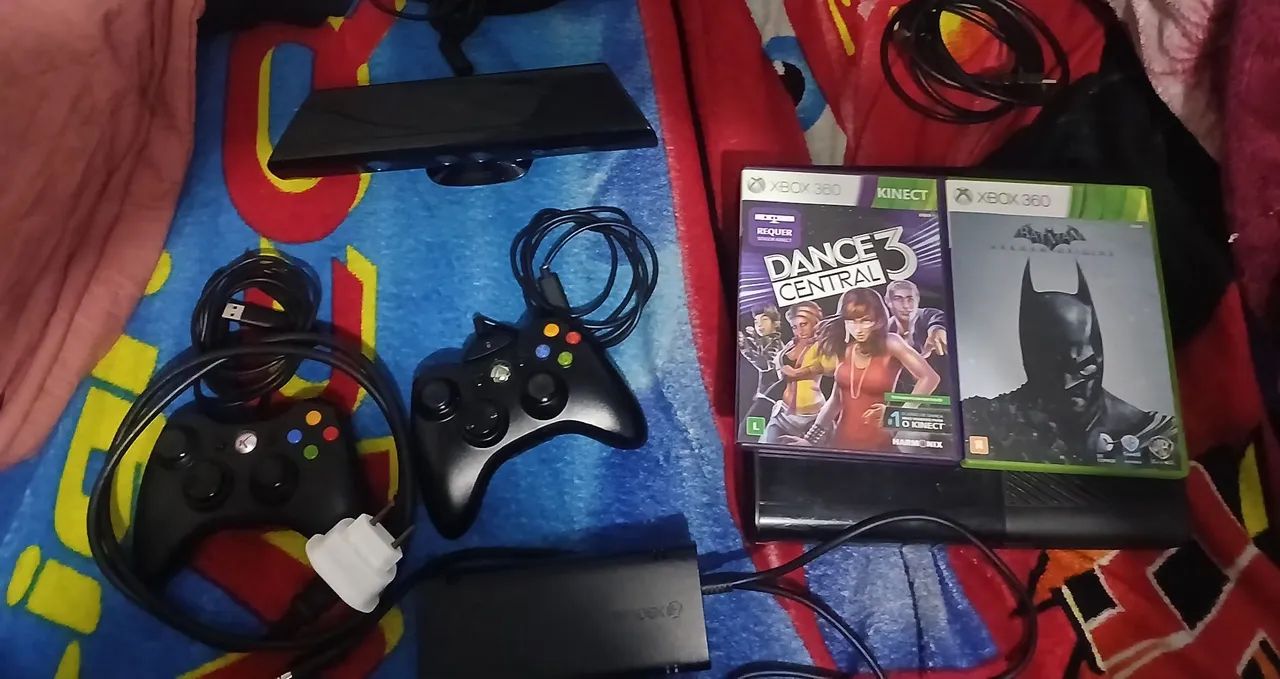XBOX 360 + 2 CONTROLES E KINECT - Foto 2