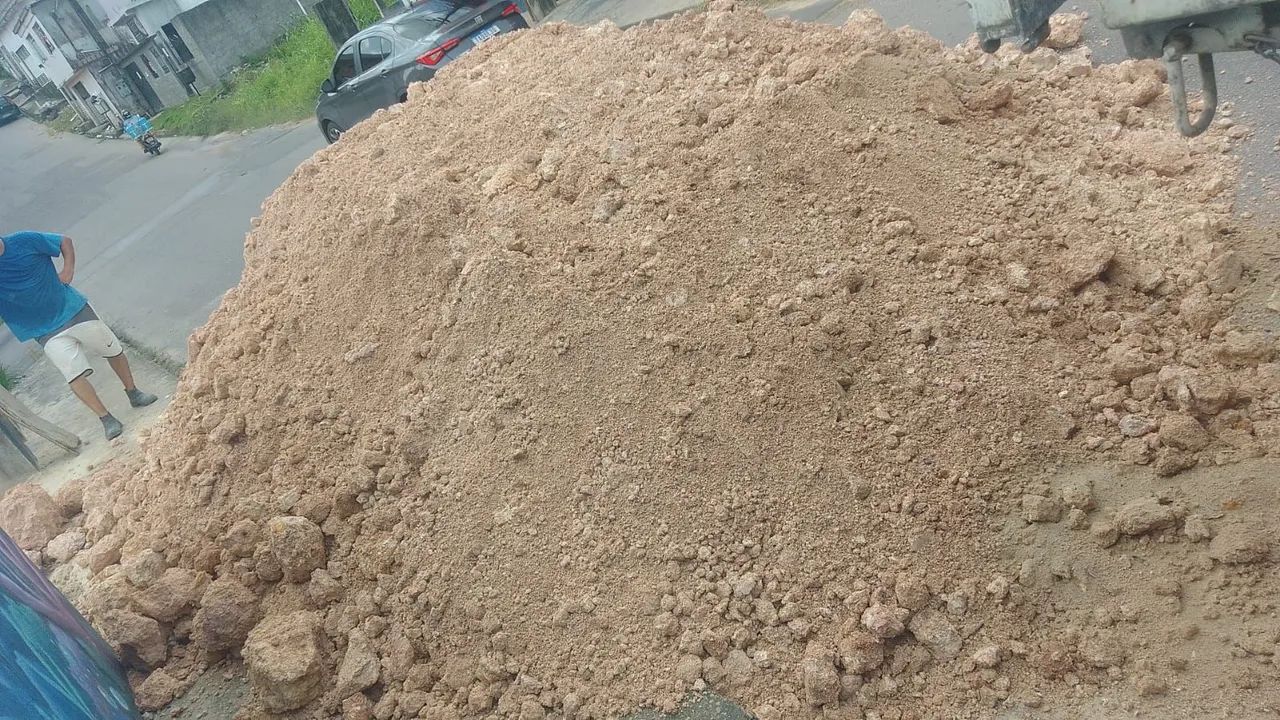 Barro pra,aterro 3 carrada de 5mt cada 470