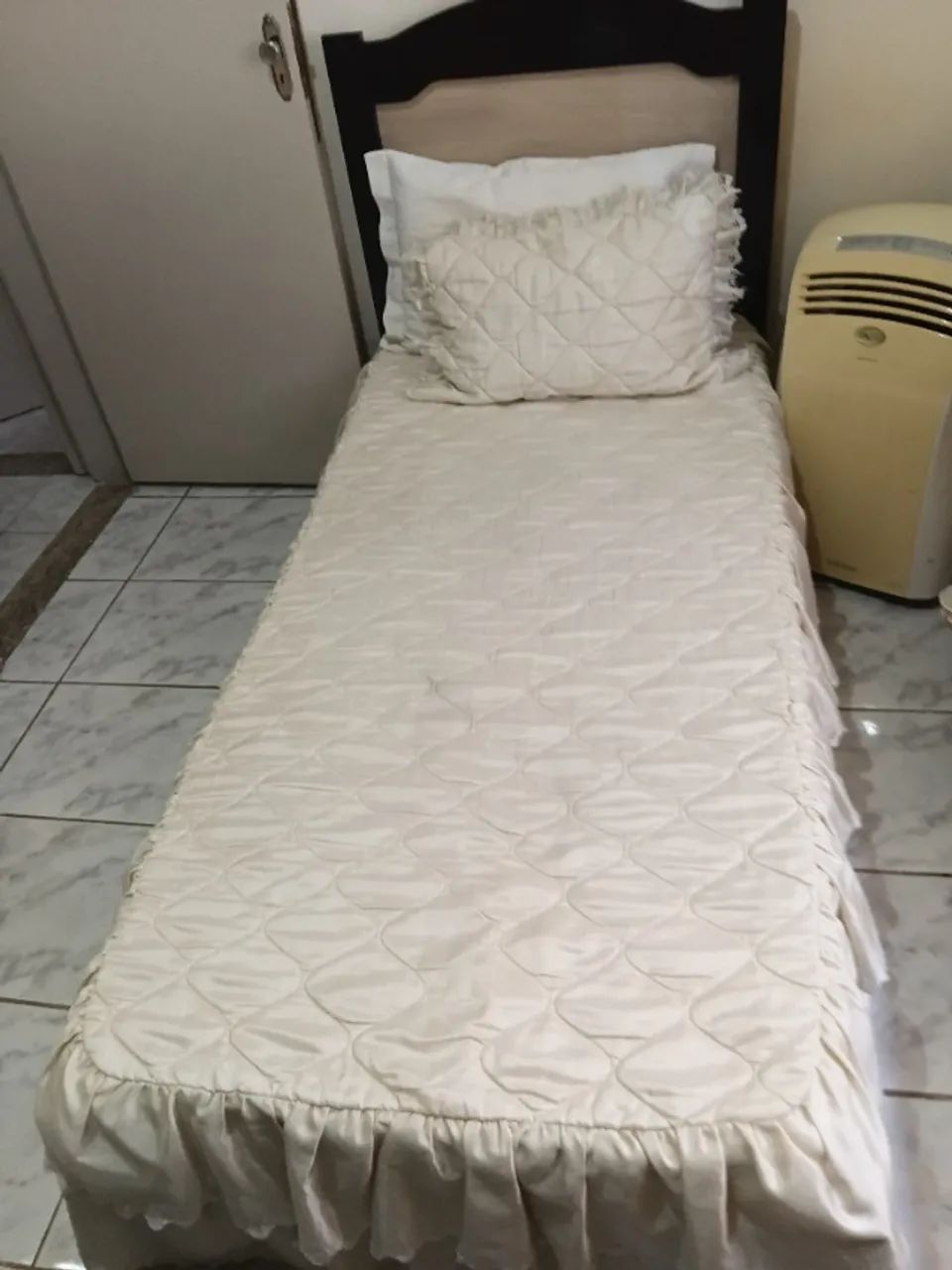 Cama de solteiro com colchão seminovo nova  - Foto 3