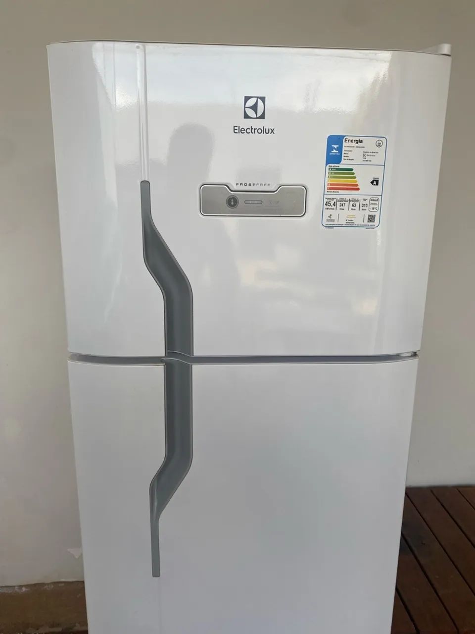 Geladeira eletrolux semi nova 
