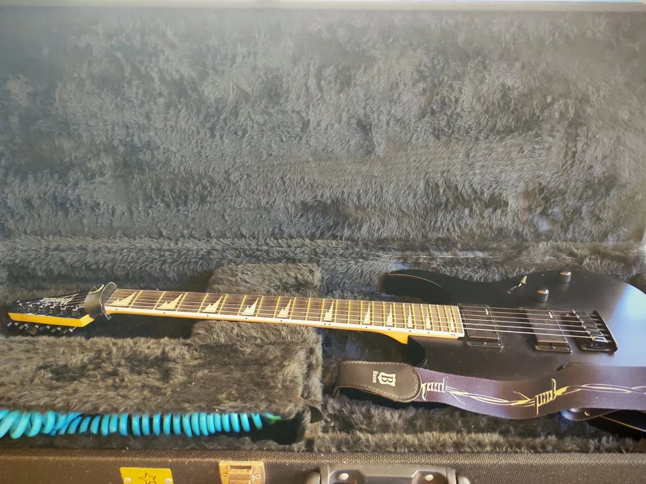 Ibanez GIO 6 Cordas com HardCase pra guitarra.