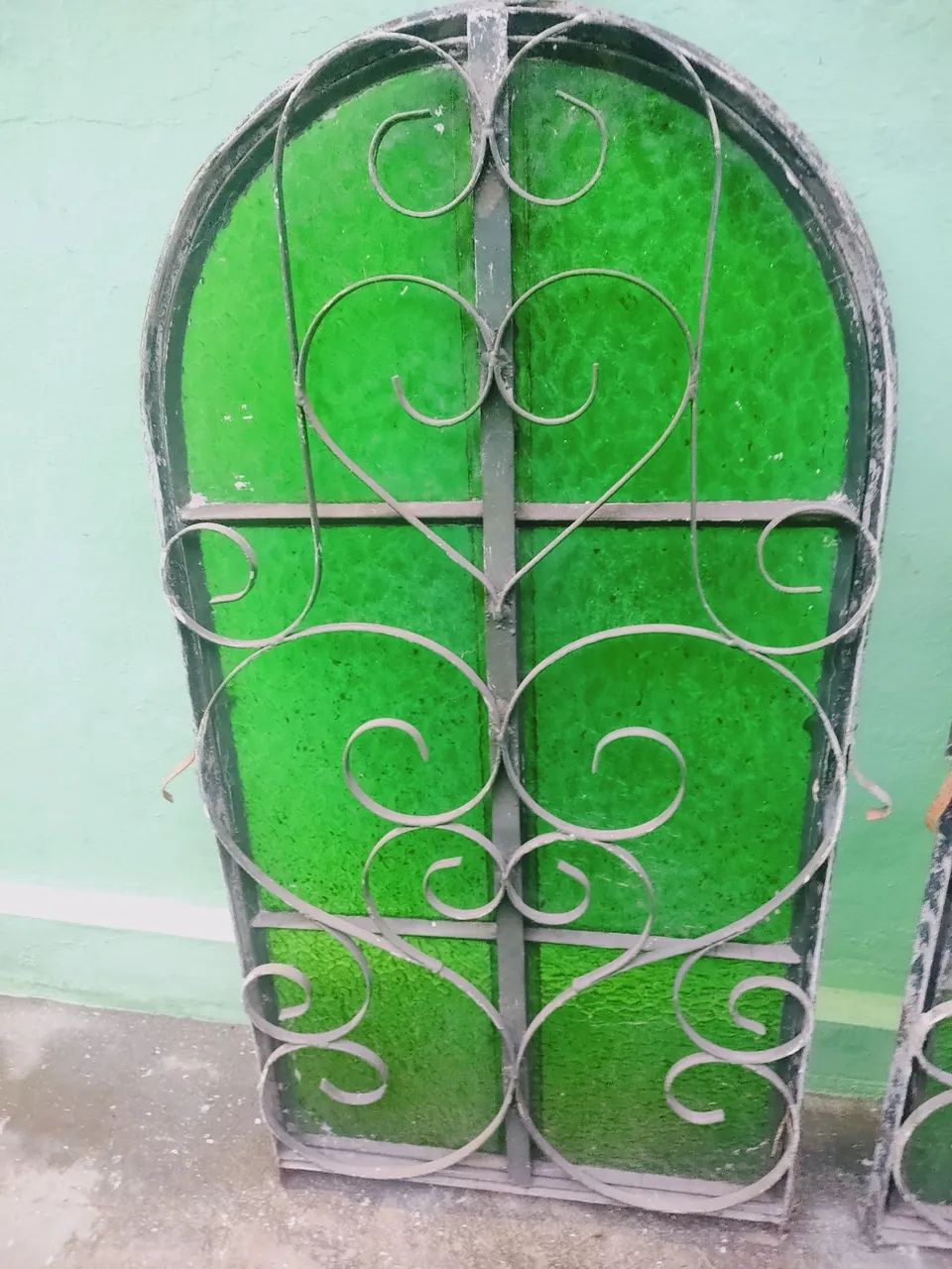 Janelas capelinha com grades em arabescos  - Foto 5