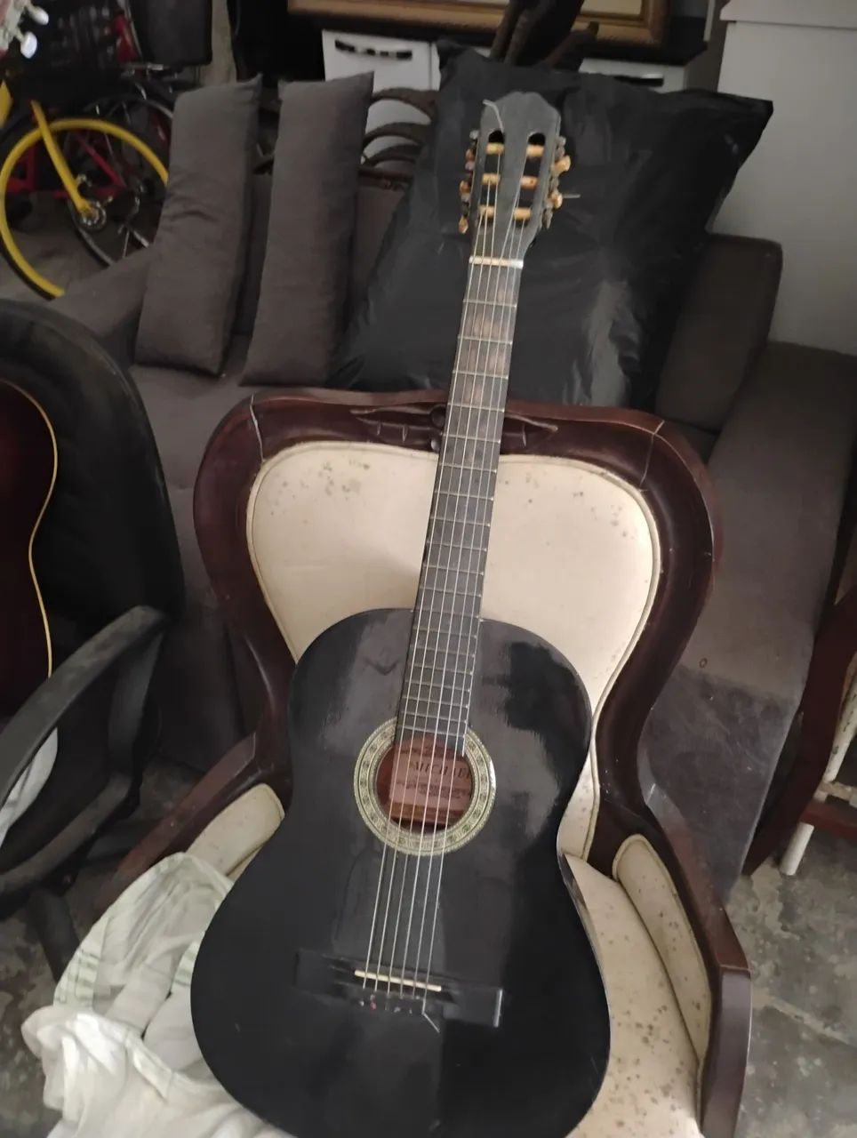 Violão acústico preto