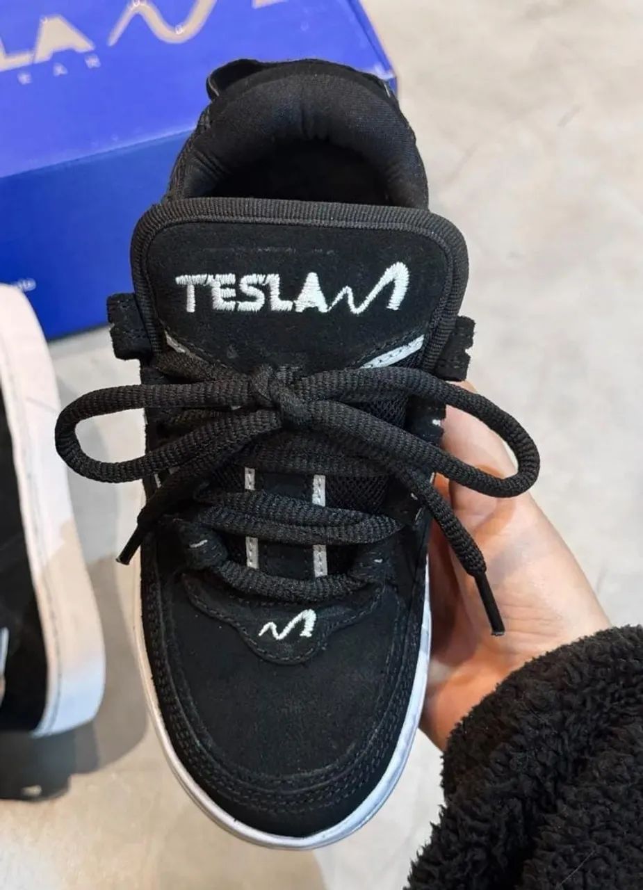 TESLA  - Foto 2