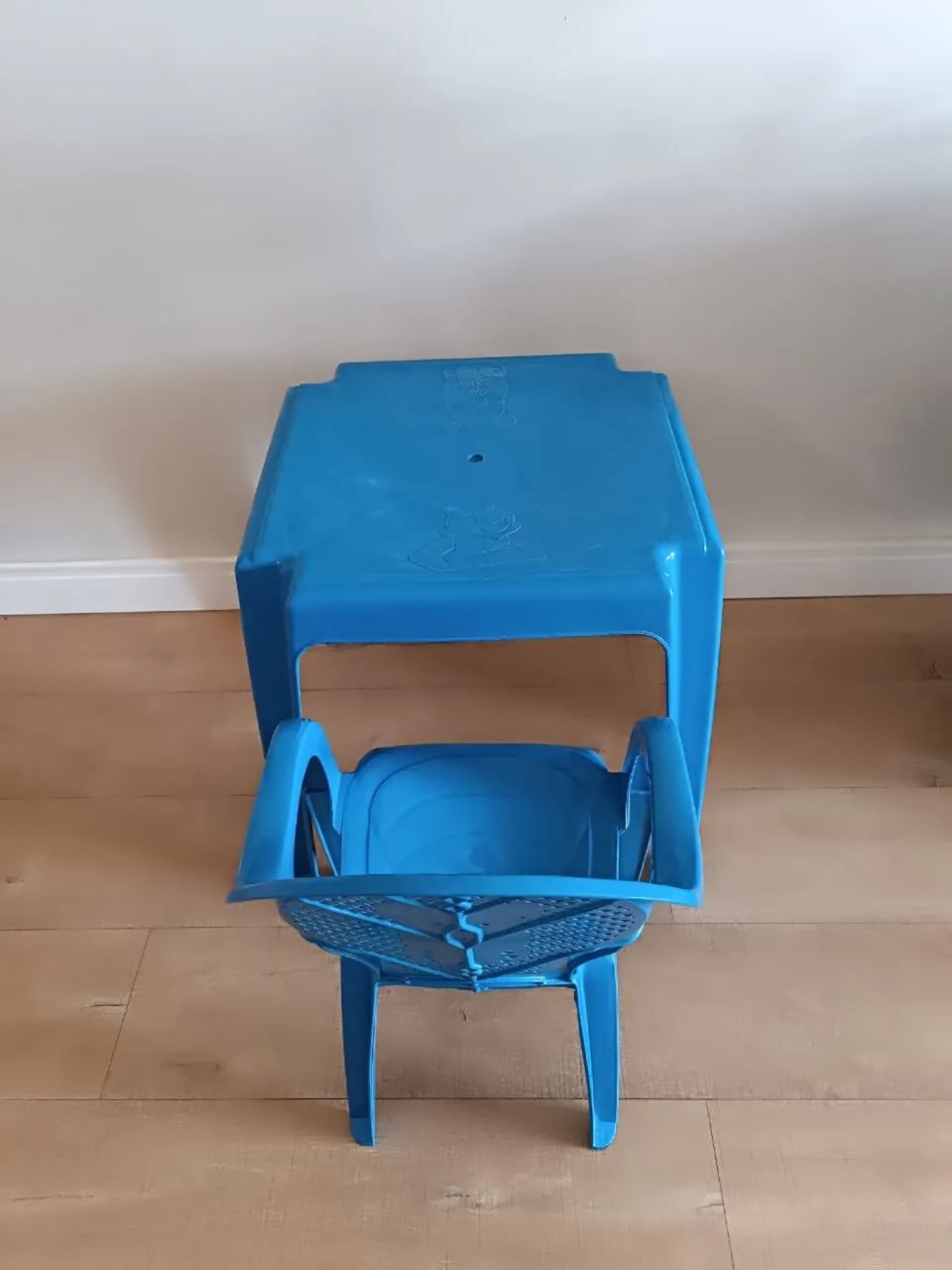 Mesa e cadeira infantil