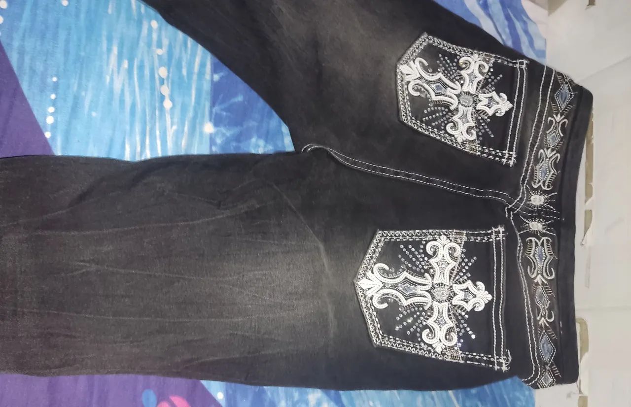 Calça alternativa com estampa gótica  - Foto 3