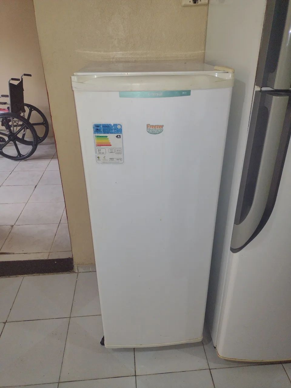 FREEZER VERTICAL COM DEFEITO - Foto 2