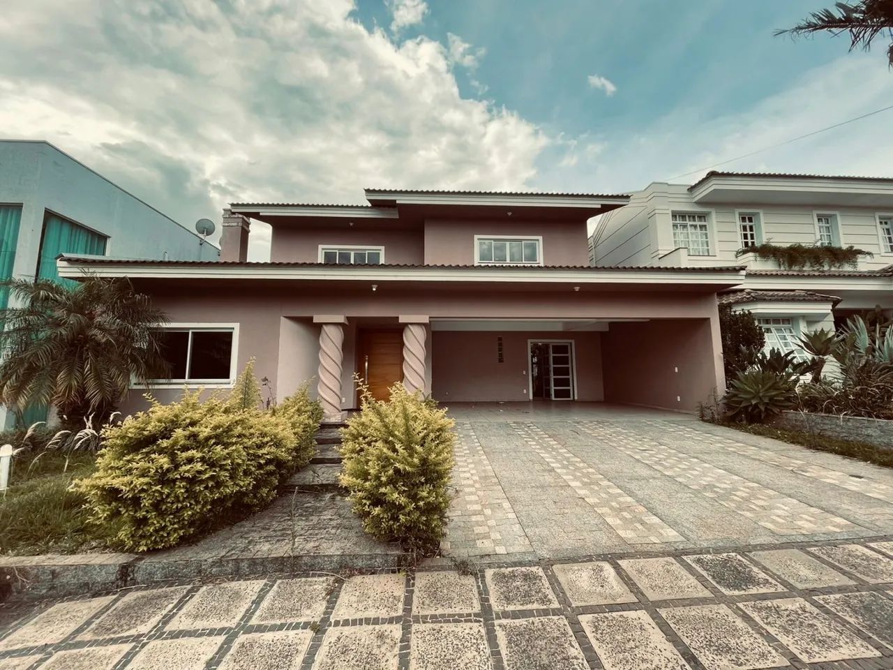 CASA À VENDA EM UVARANAS