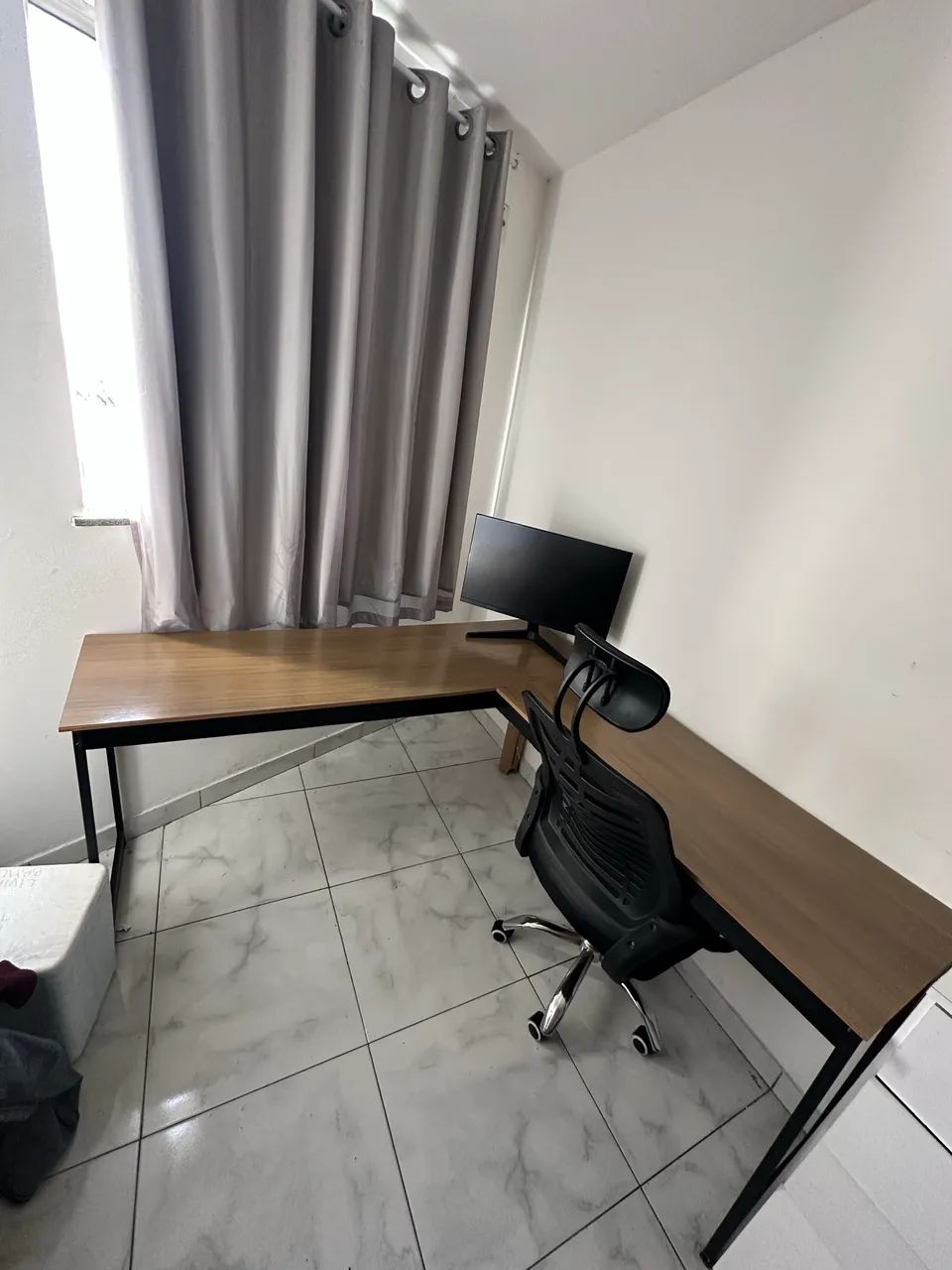 Mesa de escritório em L