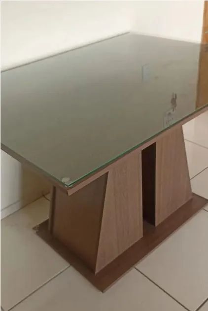 Mesa de madeira com tampo de vidro  - Foto 3
