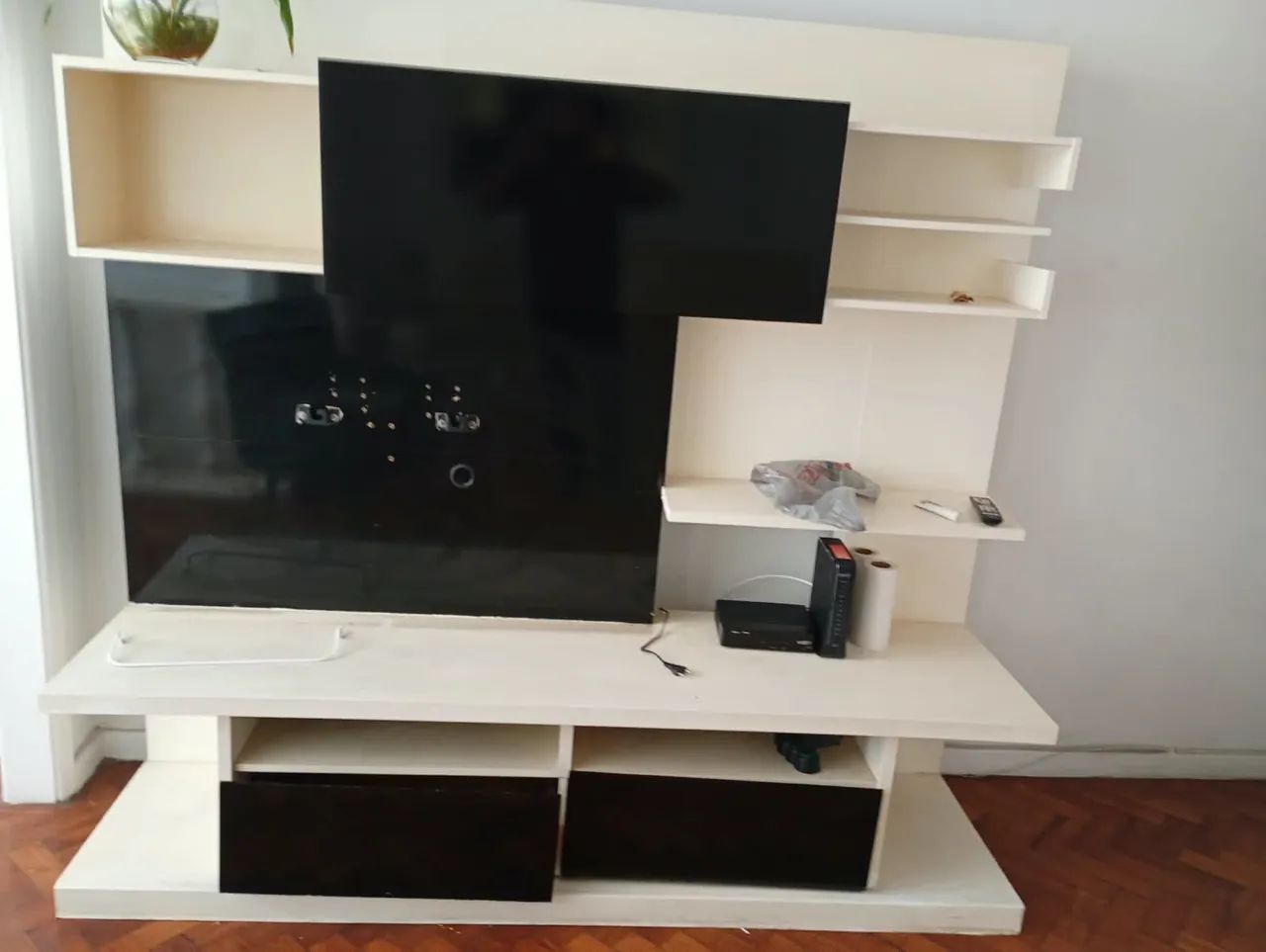 Estante com rack de TV