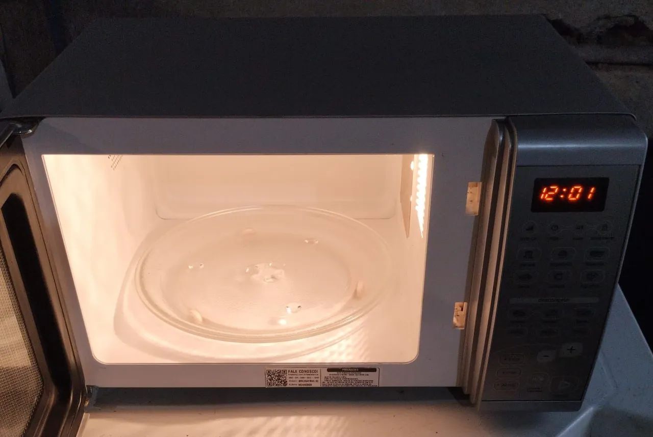 Microondas 20 litros Brastemp toop - Foto 3