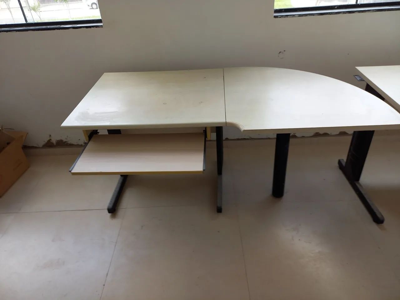 Escrivaninha escritório ou residencia