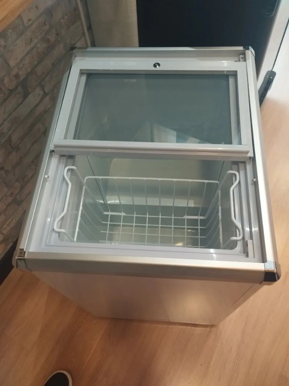 Freezer Expositor Horizontal Eos 120 Litros Eeh120xx 220V