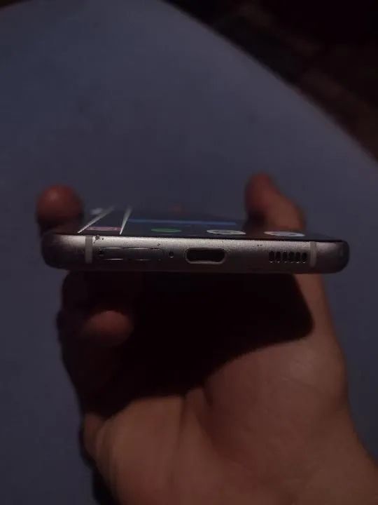 Vendo celular s21 fe 5g único detalhe as linhas na tela  - Foto 4
