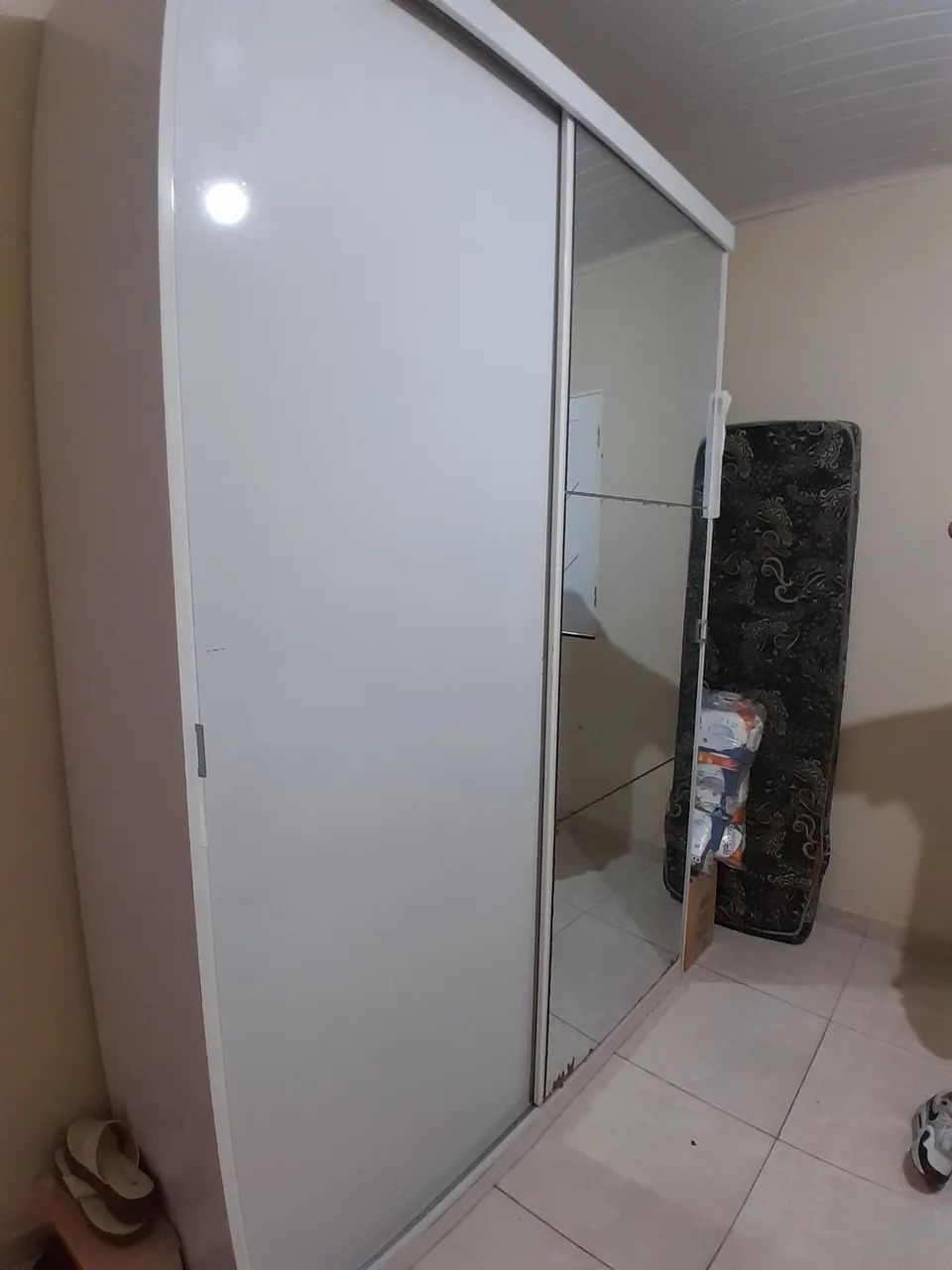 Guarda roupa com porta de correr