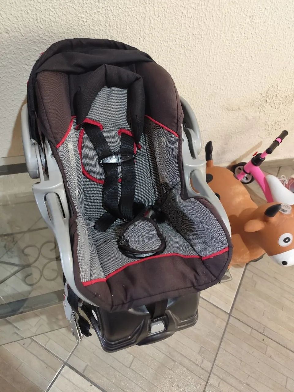 Bebê conforto com Isofix, marca babytrend (importado) - Foto 2