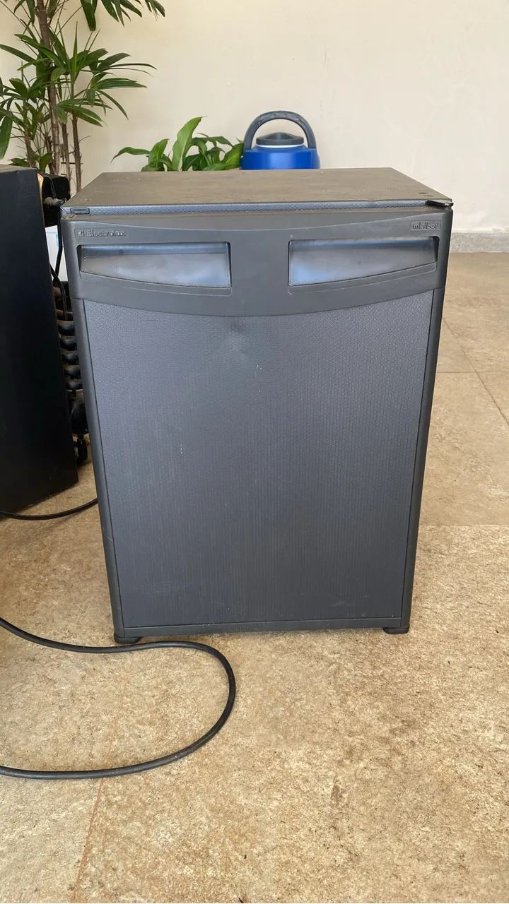 Vendo 2 Frigobares Eletrolux 