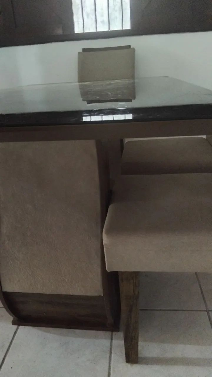 Vendo mesa de seis lugares 