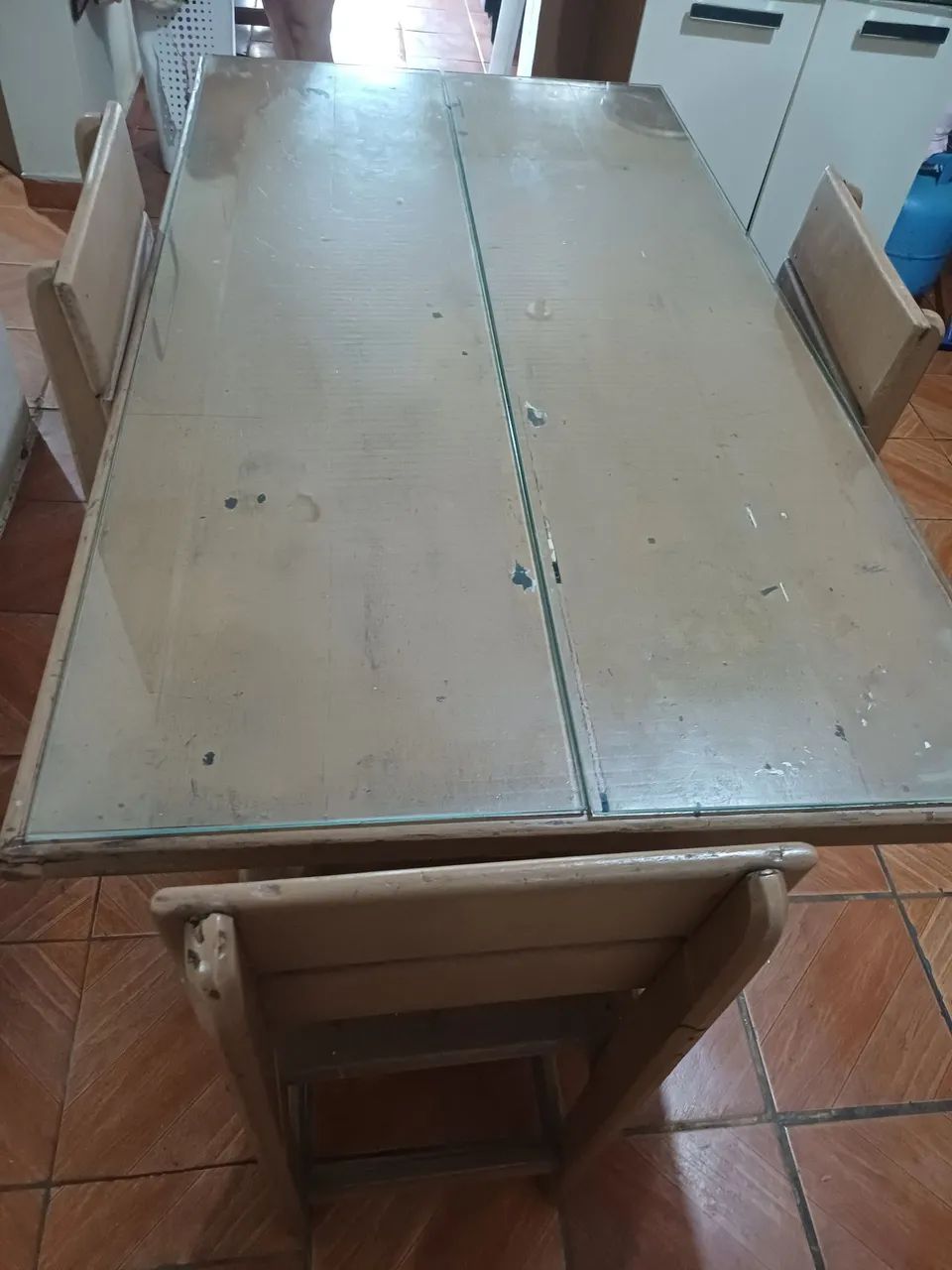 Mesa de madeira com 6 cadeiras - Foto 2