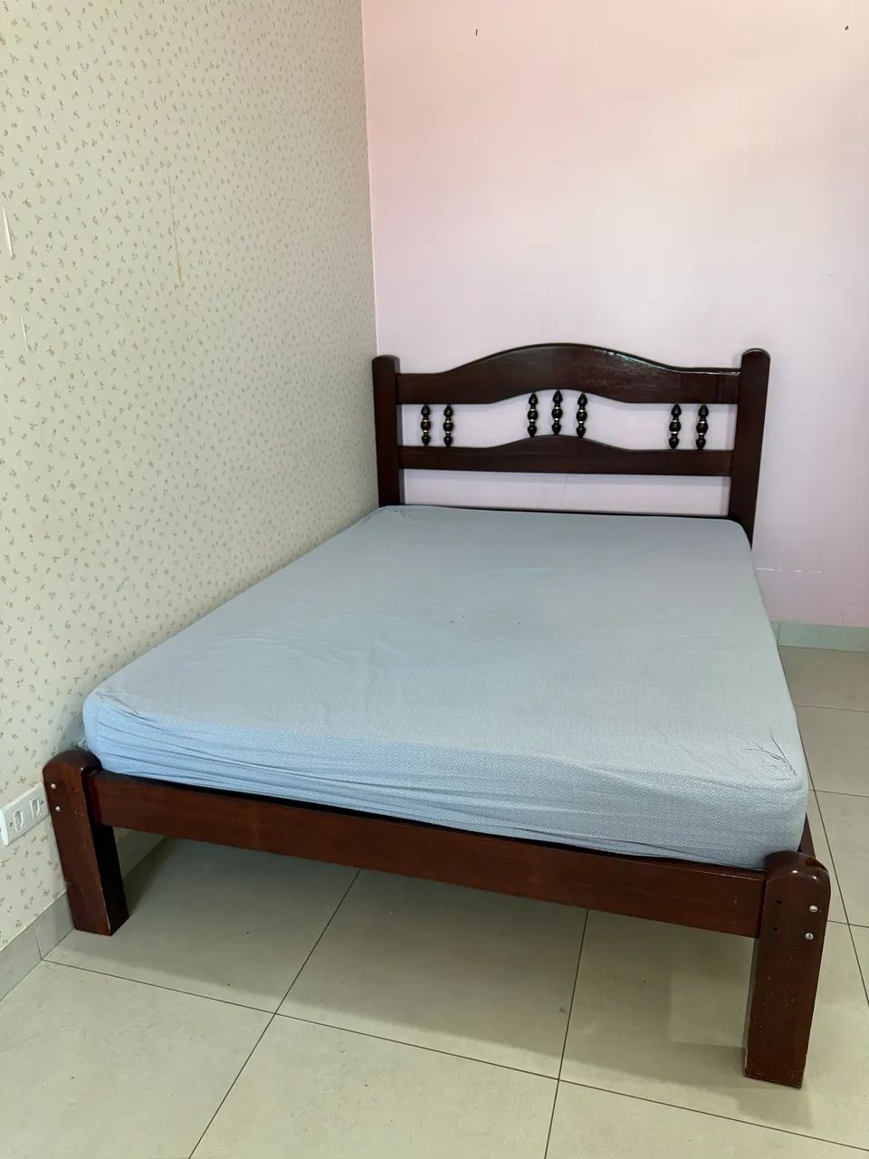 Cama 1.40 com colchao
