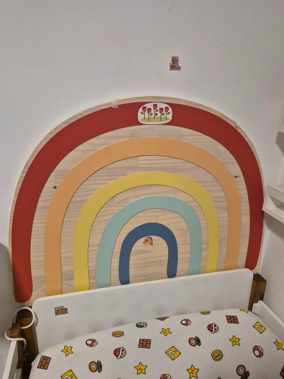 Cabeceira arco-íris infantil