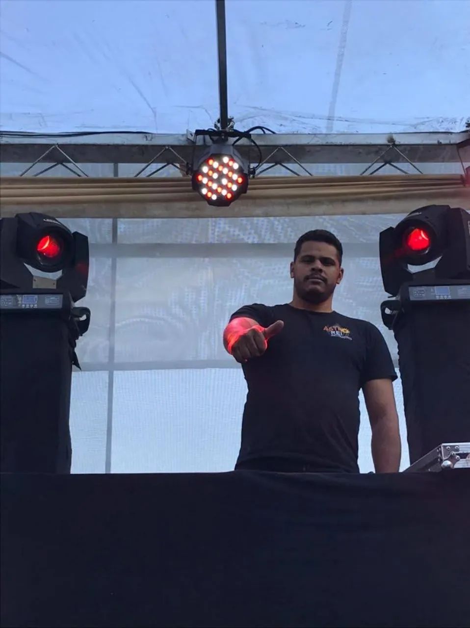 SOM ILUMINAÇÃO E DJ PARA EVENTOS E FESTAS  - Foto 2