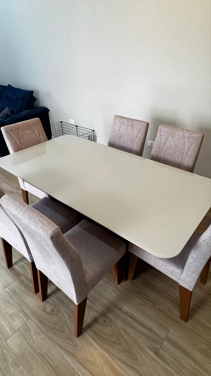 Mesa de jantar 6 lugares e Sofá retrátil 3 lugares