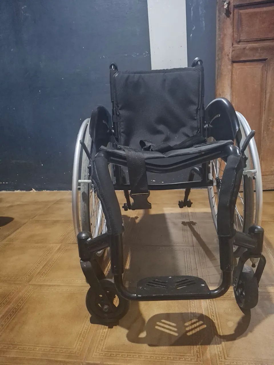Cadeira de rodas nova - Foto 2
