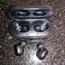 Fone de ouvido sem fio com estojo recarregável - Bluetooth e touch