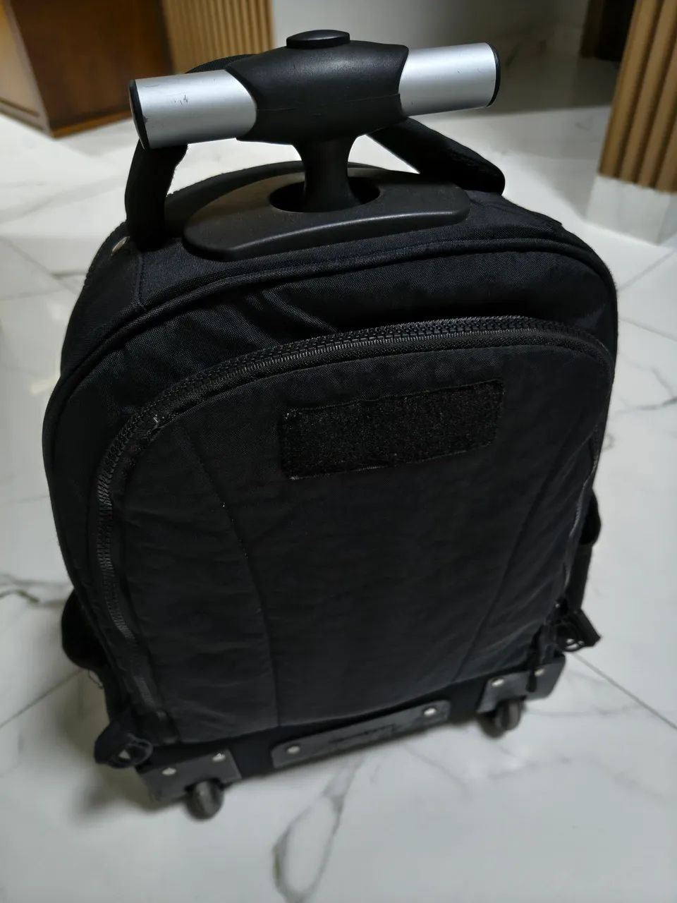 Mochila Preta com Rodinhas - Ótimo Estado! - Foto 4